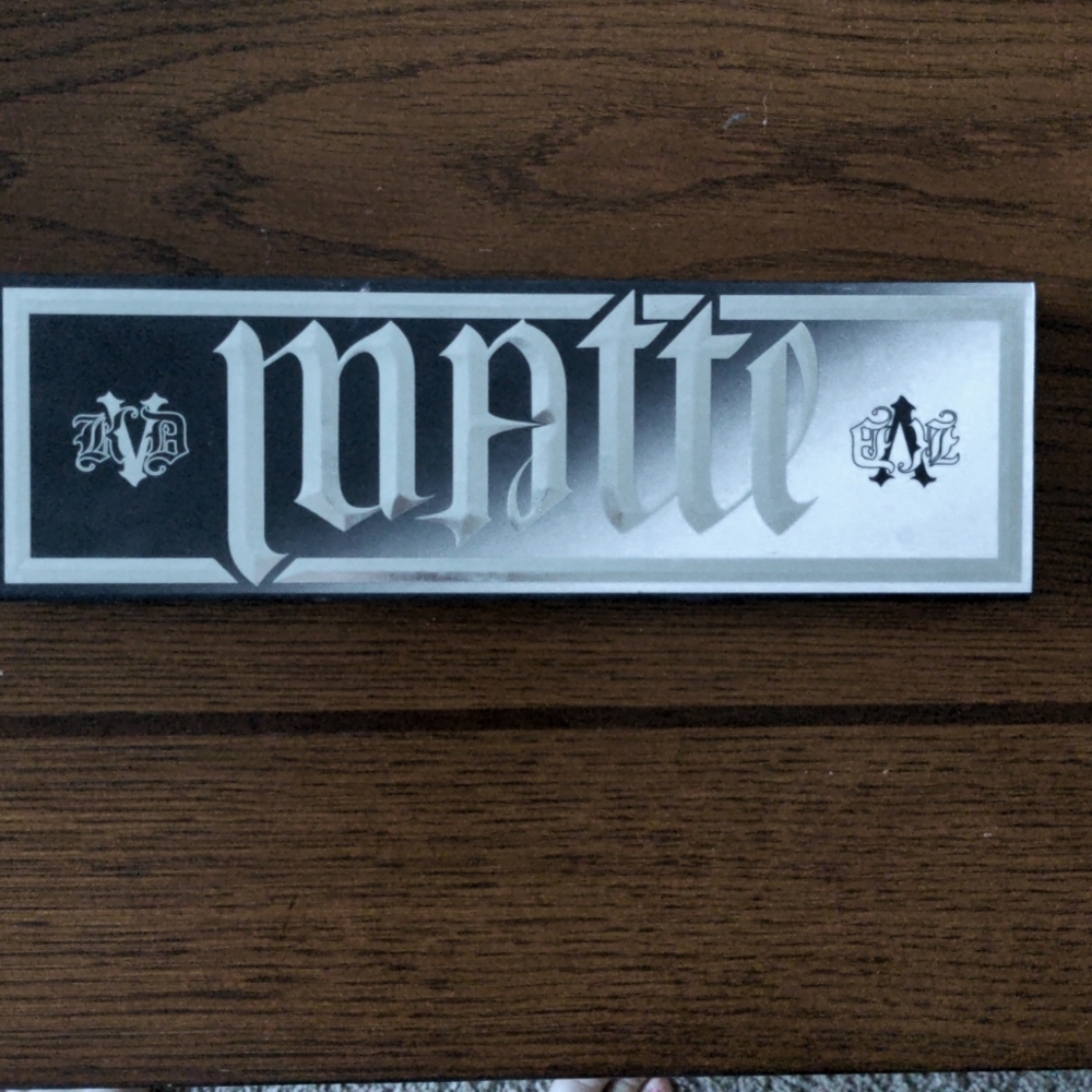 Kat von d limited edition metal/matte eye palette